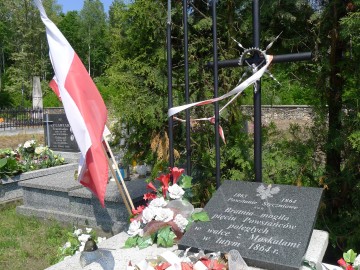 Pomnik Powstańców Styczniowych na cmentarzu w Ręcznie