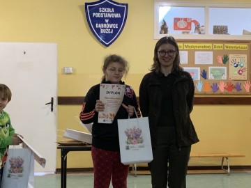 Fotorelacja z Uroczystego wreczenia dyplomow i nagrod w konkursie plastycznym „Barwy jesieni na Wzniesieniach – skarby przyrody”, 