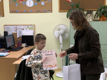 Fotorelacja z Uroczystego wreczenia dyplomow i nagrod w konkursie plastycznym „Barwy jesieni na Wzniesieniach – skarby przyrody”, 