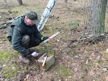 Przegląd i czyszczenie budek dla ptaków w Sieradzkich Parkach Krajobrazowych, 